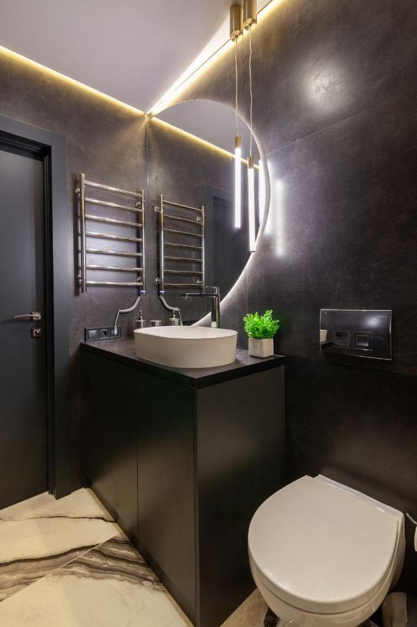 Royal Romantic Apartment With Bathtub Lviv Exteriör bild